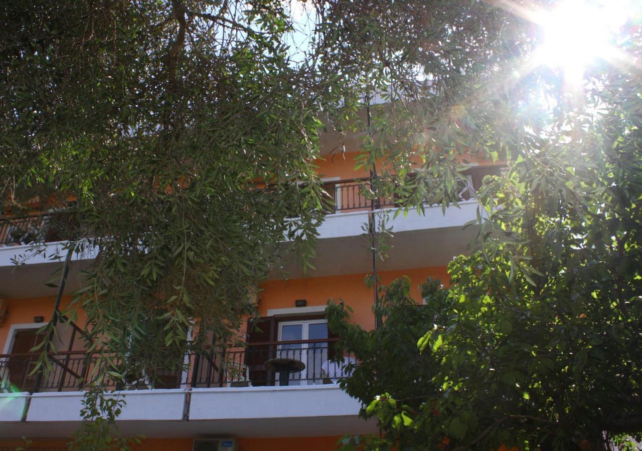 Tina Hotel Dasziá Kültér fotó