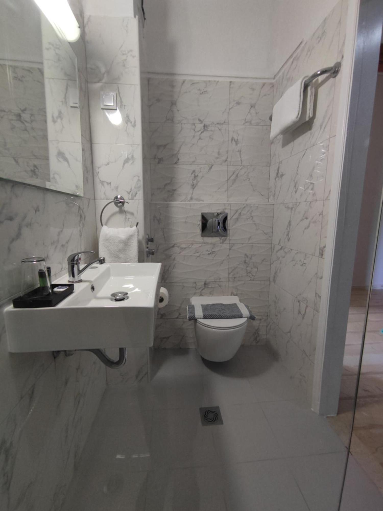 Tina Hotel Dasziá Kültér fotó