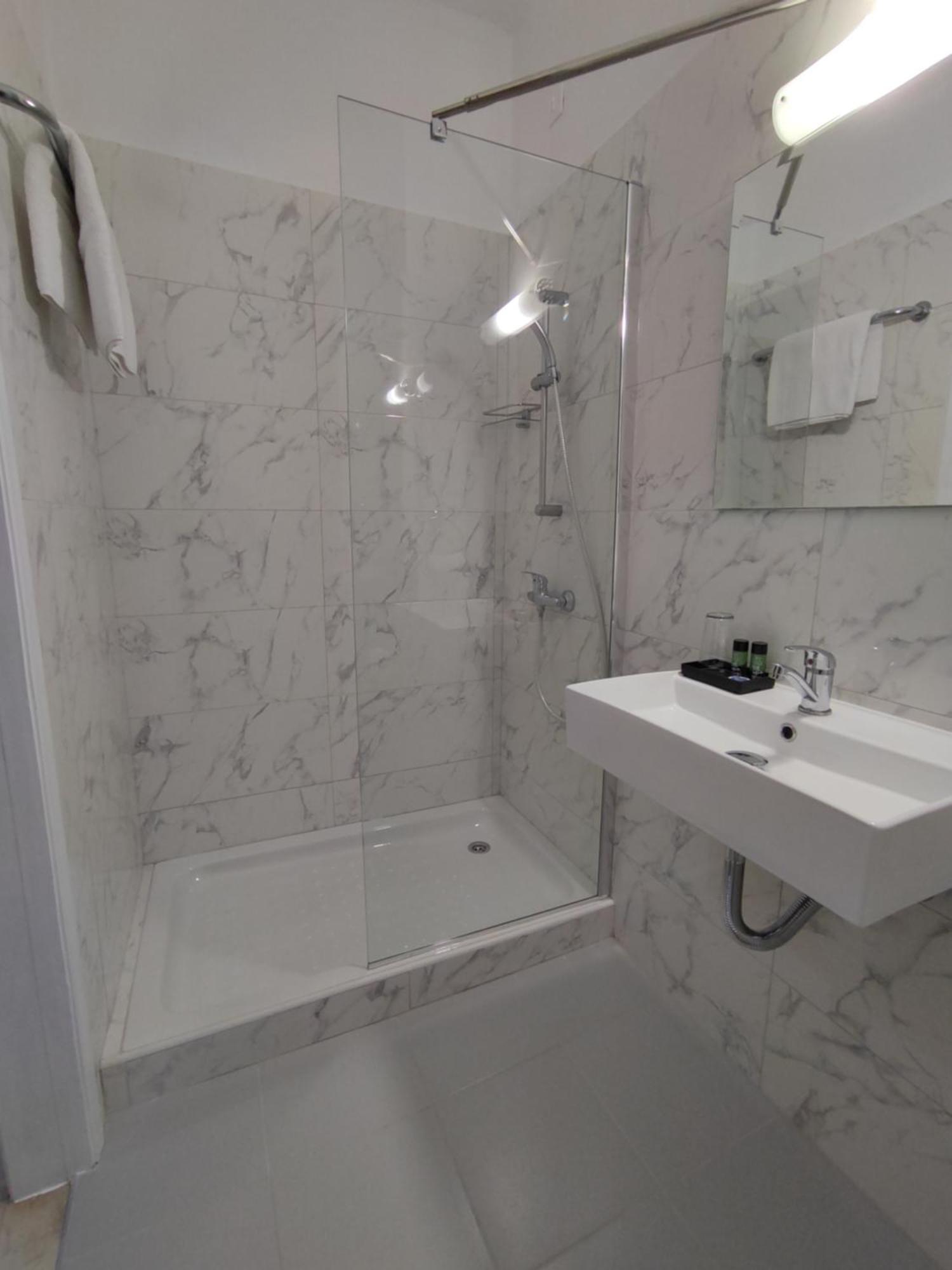 Tina Hotel Dasziá Kültér fotó