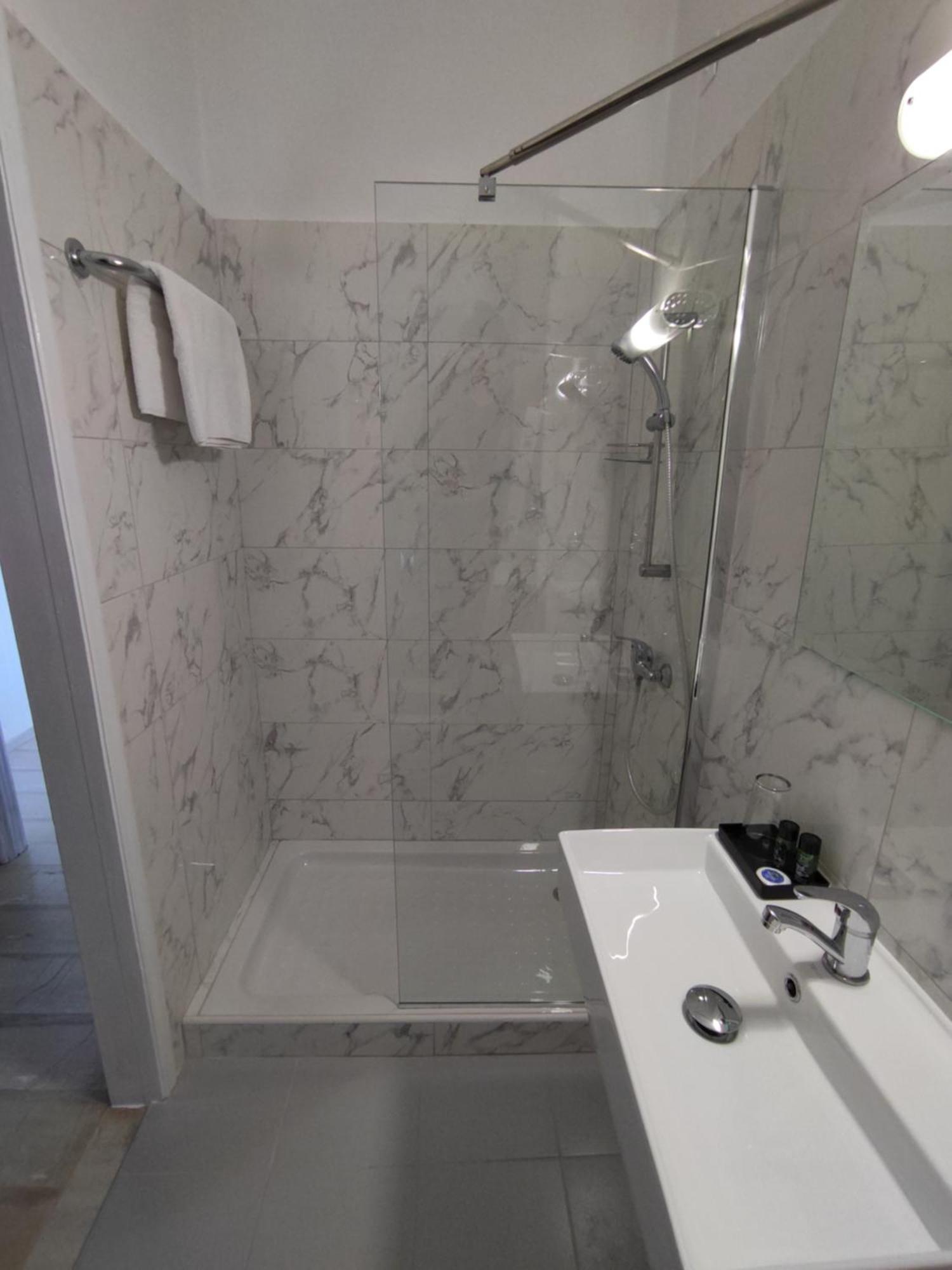 Tina Hotel Dasziá Kültér fotó